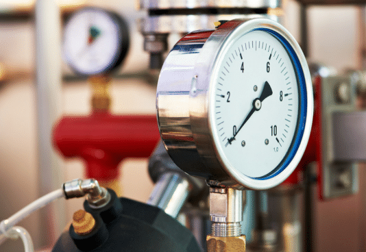 Diagram explaining hydrostatic plumbing tests in Houston, including the risks and the costs